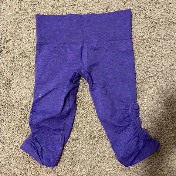 Lululemon In the Flow Crop - Picture 1 of 1